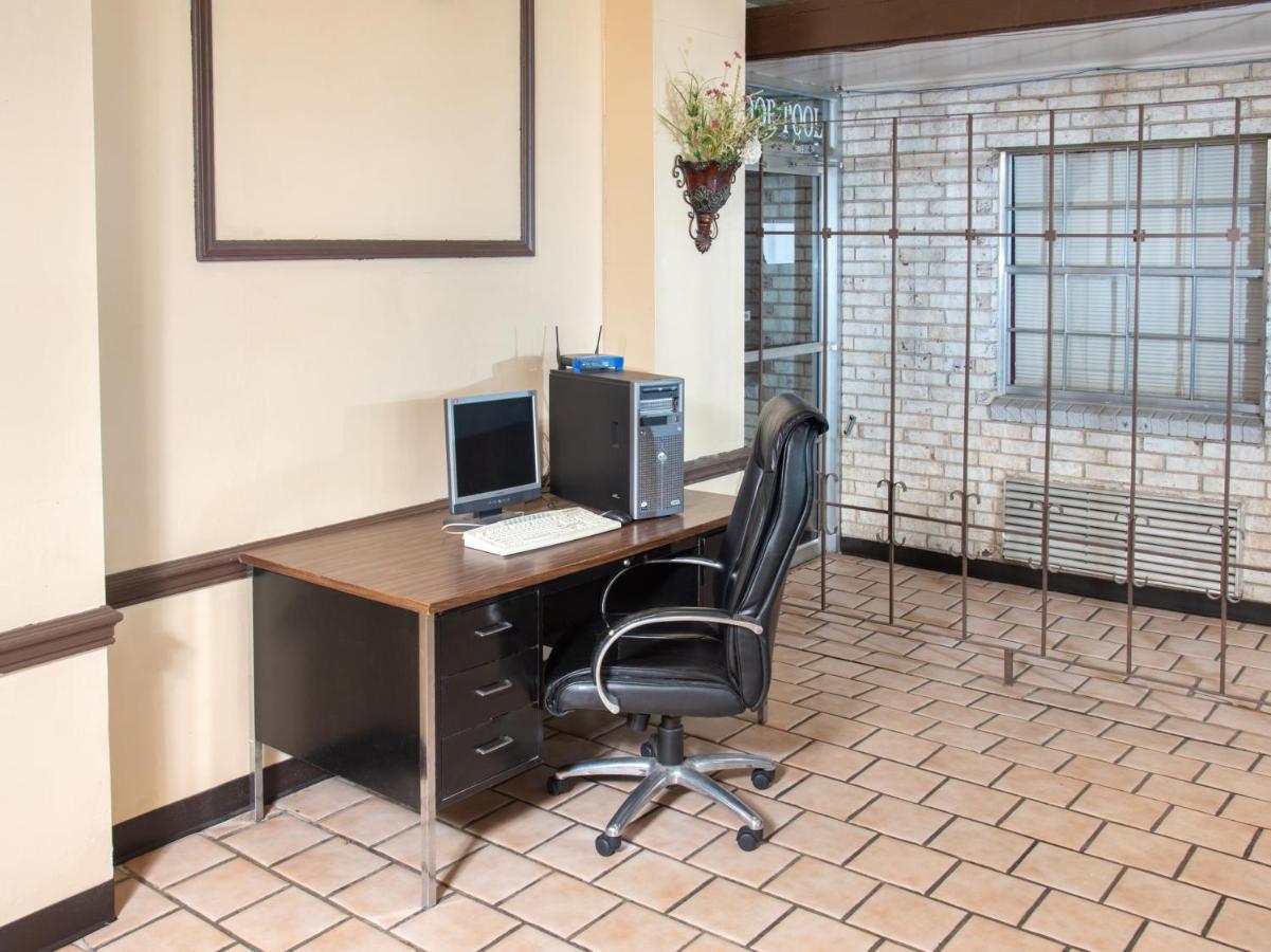 Rest Inn - Extended Stay, I-40 Airport, Wedding & Event Center Amarillo Exteriér fotografie